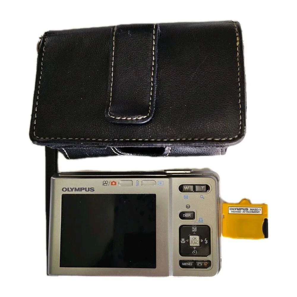 Olympus FE-360 8MP digital camera, 3x optical zoom BUNDLE Works Great